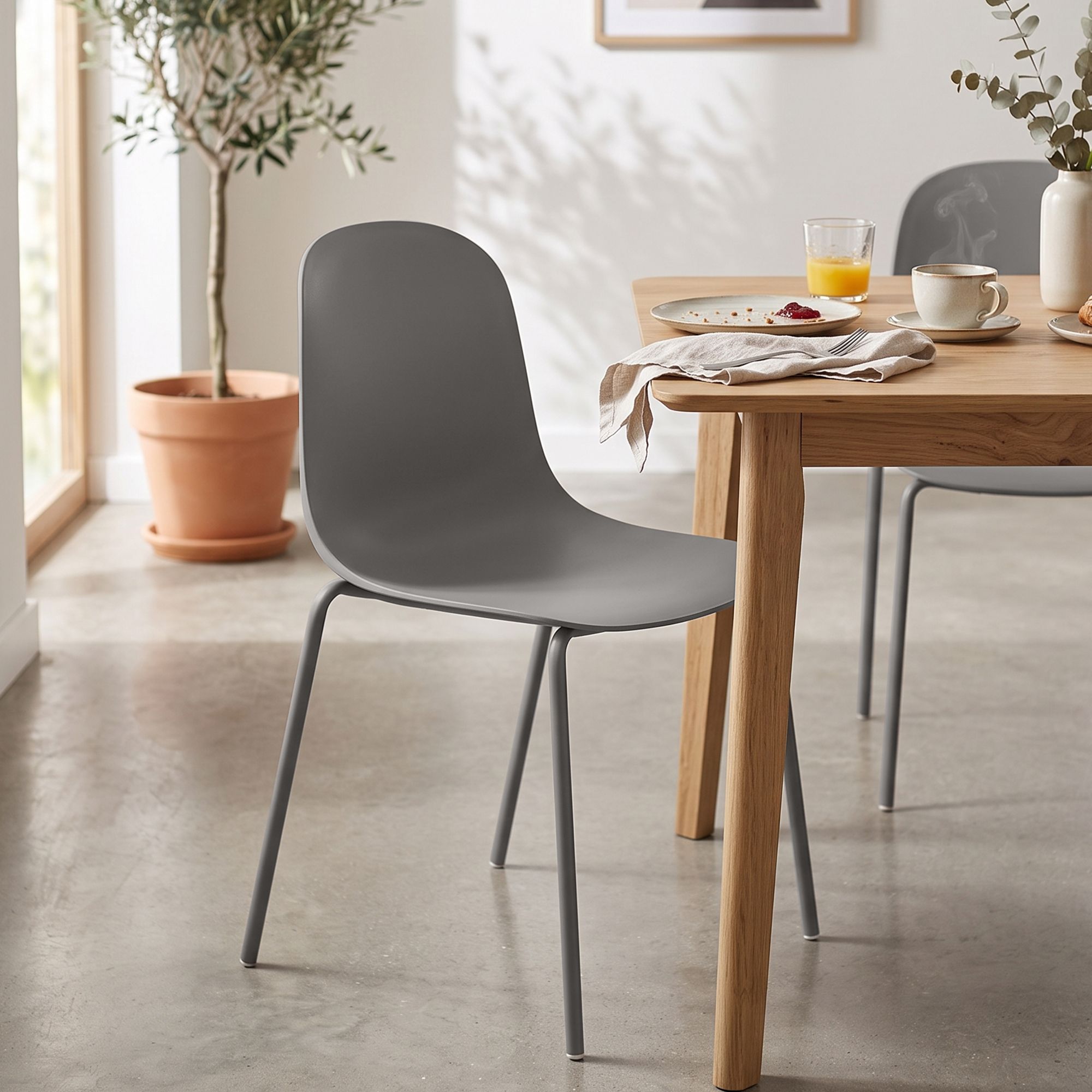 Sedia Hardin elegante e resistente ideale per casa o ufficio design moderno facile da pulire