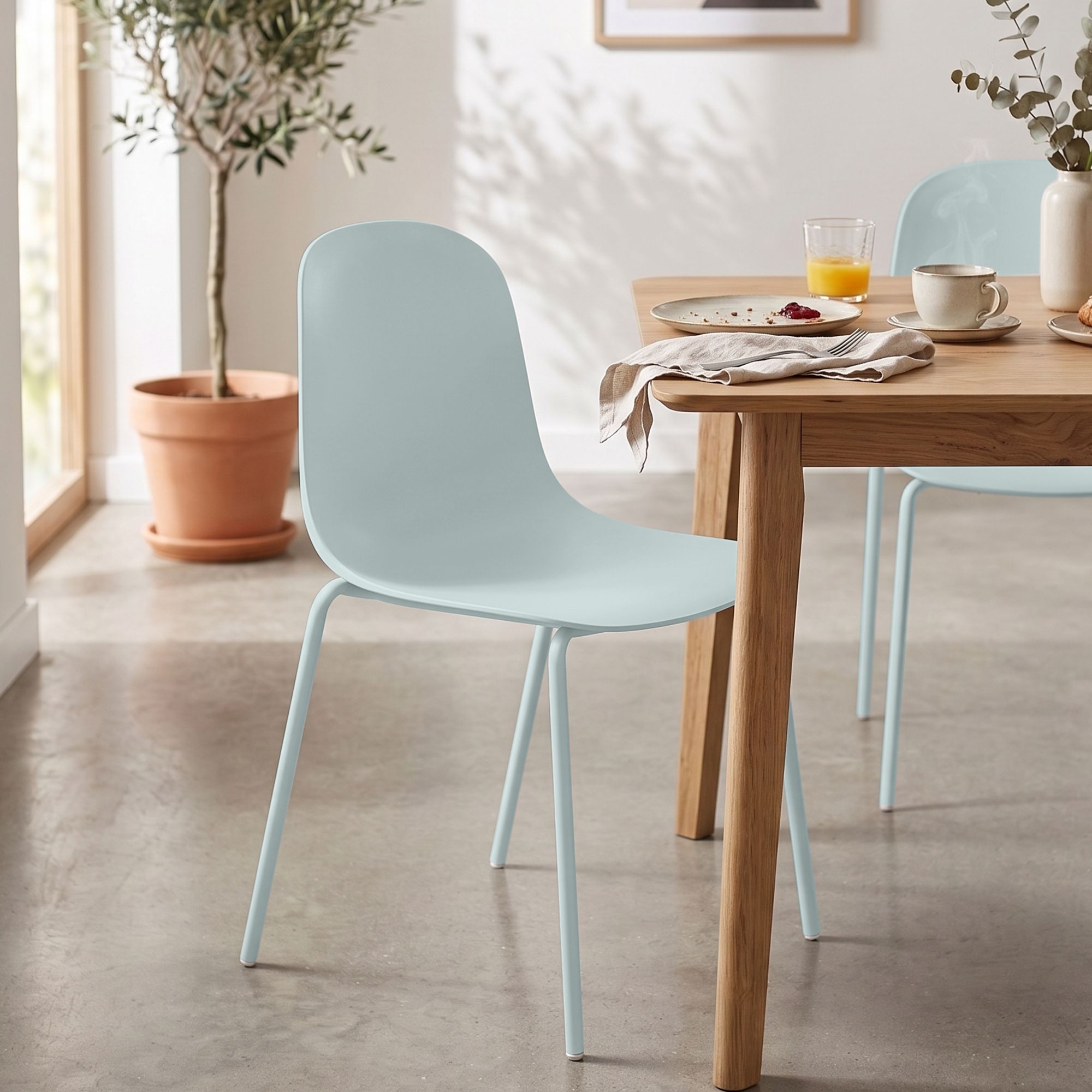 Sedia Hardin elegante e resistente ideale per casa o ufficio design moderno facile da pulire