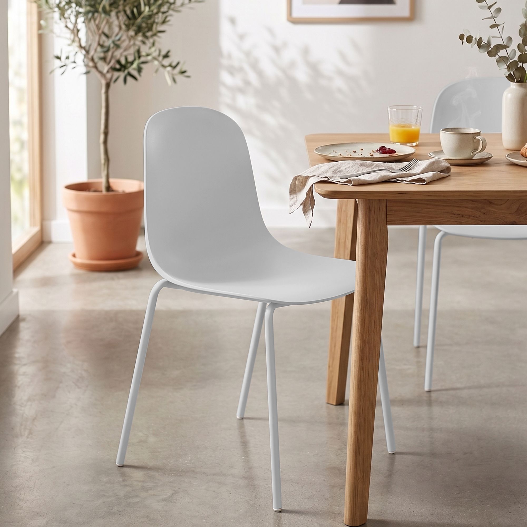 Sedia Hardin elegante e resistente ideale per casa o ufficio design moderno facile da pulire