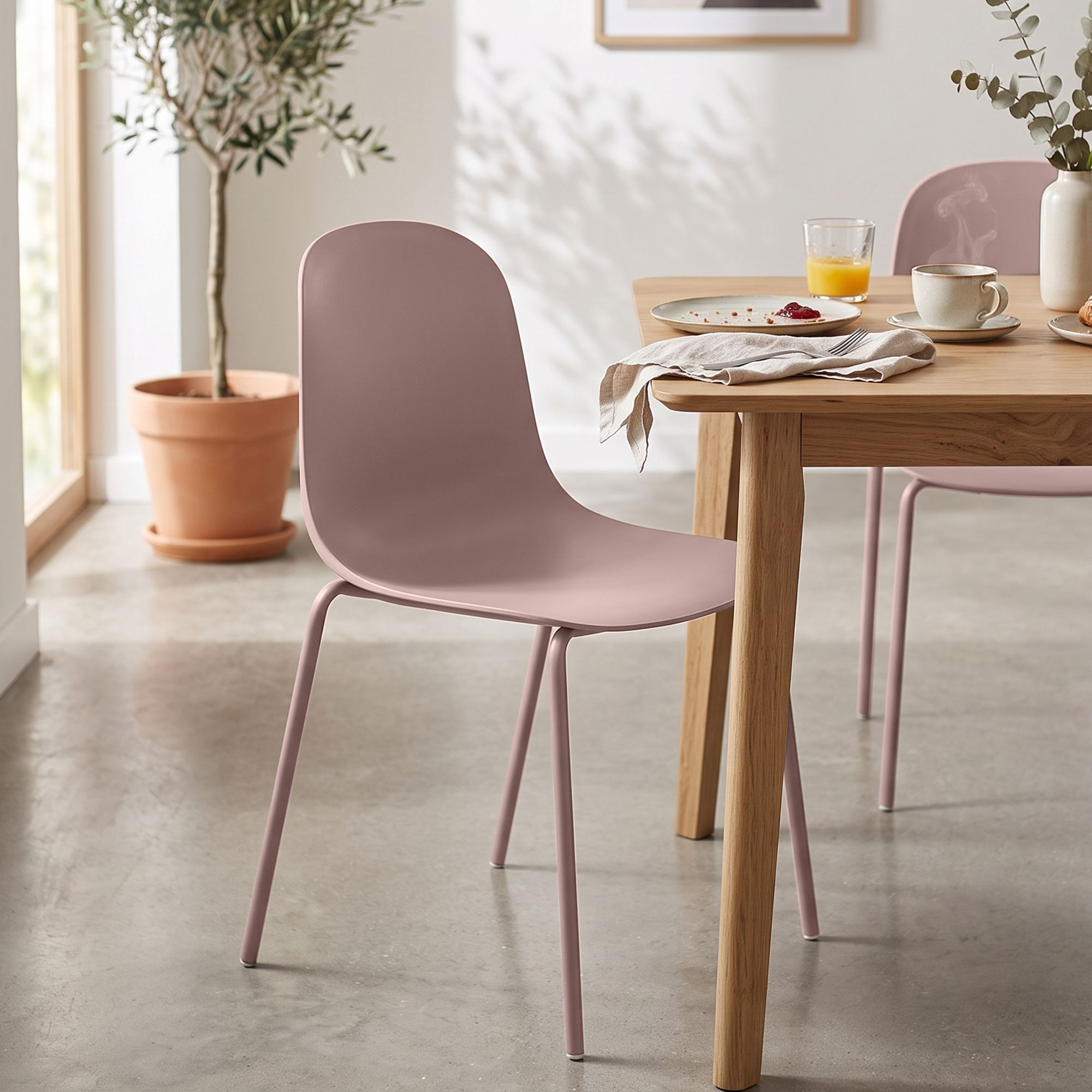 Sedia Hardin elegante e resistente ideale per casa o ufficio design moderno facile da pulire