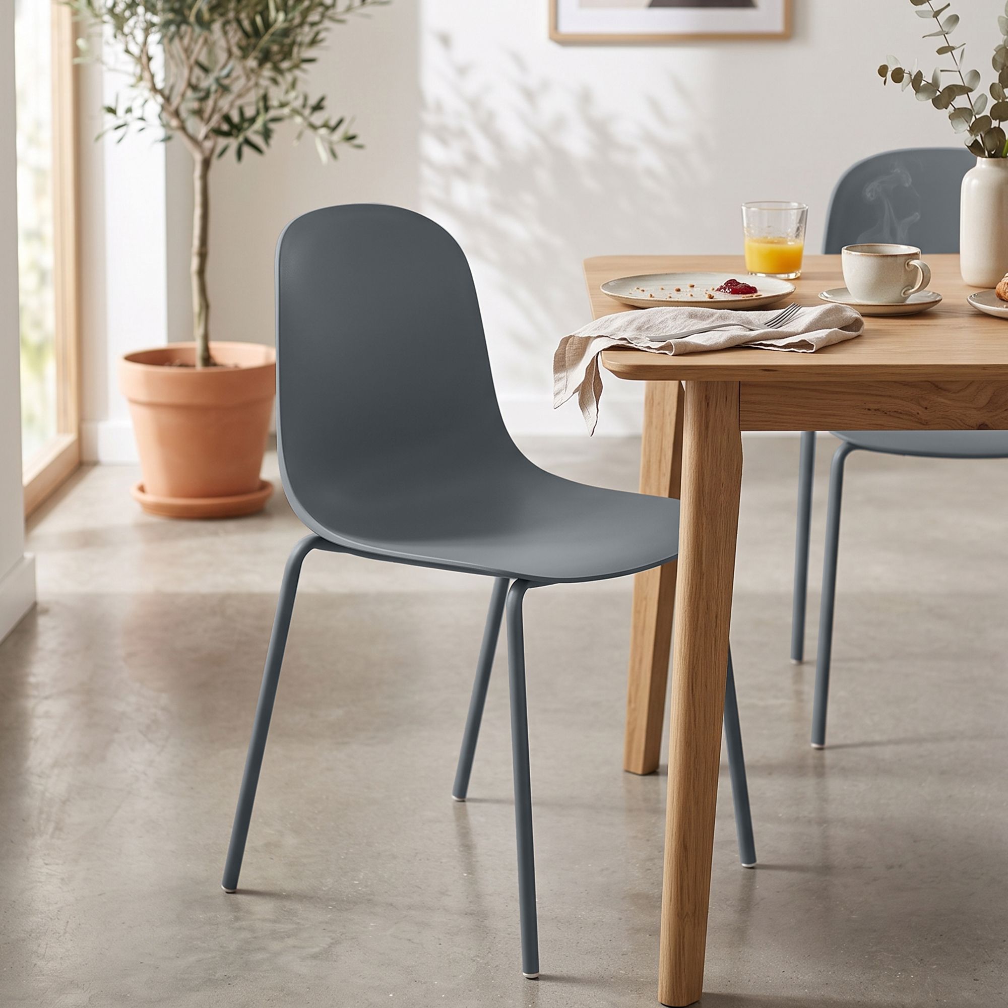 Sedia Hardin elegante e resistente ideale per casa o ufficio design moderno facile da pulire